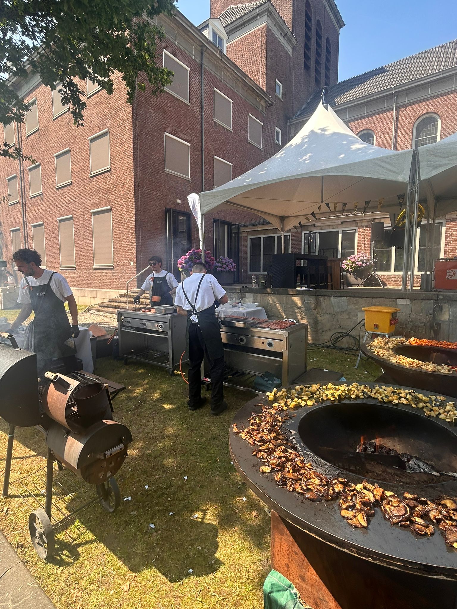 Zinderende zomercatering: Hoe ROOTS een duurzame BBQ verzorgt